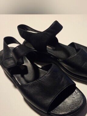 EASY SPIRIT BLACK LEATHER SANDALS